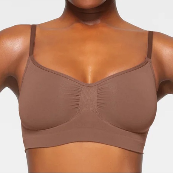 SKIMS seamless sculpt bra - Picture 4 of 4